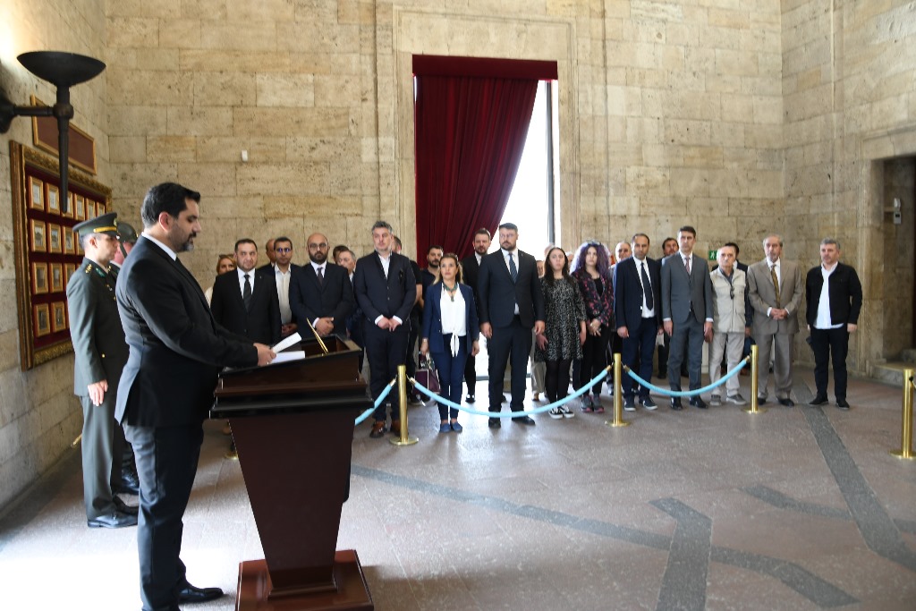 TMMOB JEOFİZİK MÜHENDİSLERİ ODASI ANITKABİR’İ ZİYARET ETTİ