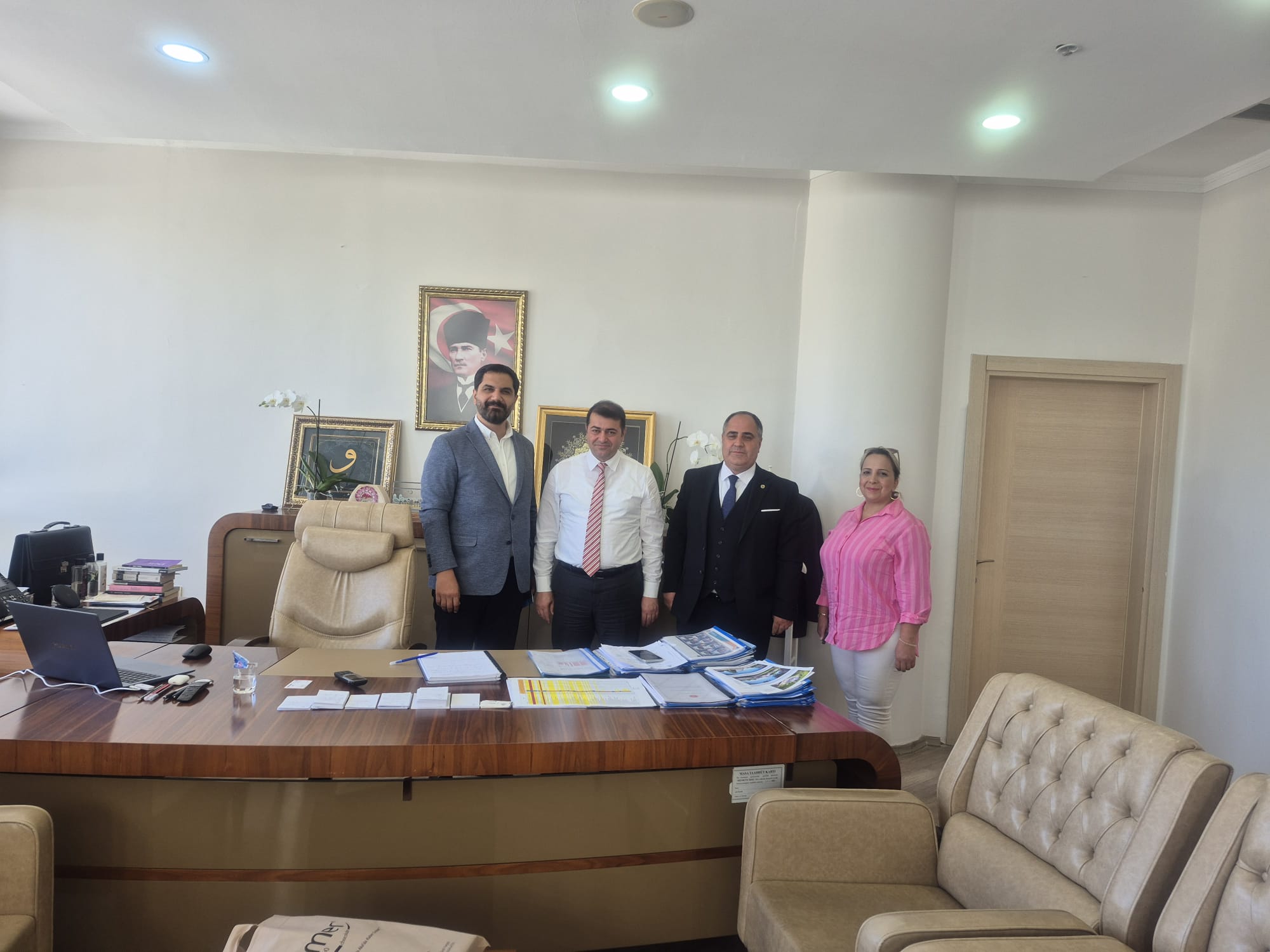 Malatya Büyükşehir Belediyesi Genel Sekreteri Sayın Nusret MUM'u makamında ziyaret ettik.