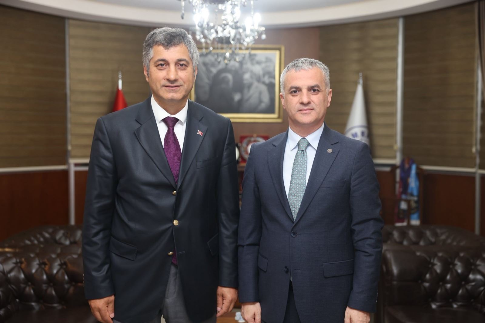 TMMOB Jeofizik Mühendisleri Odası Trabzon Şube 12. Yönetim kurulu Başkanı Prof. Dr. Hakan Karslı ve yönetim kurulu üyeleri, Yomra Belediye Başkanı Mustafa Bıyık’ı makamında ziyaret etti.