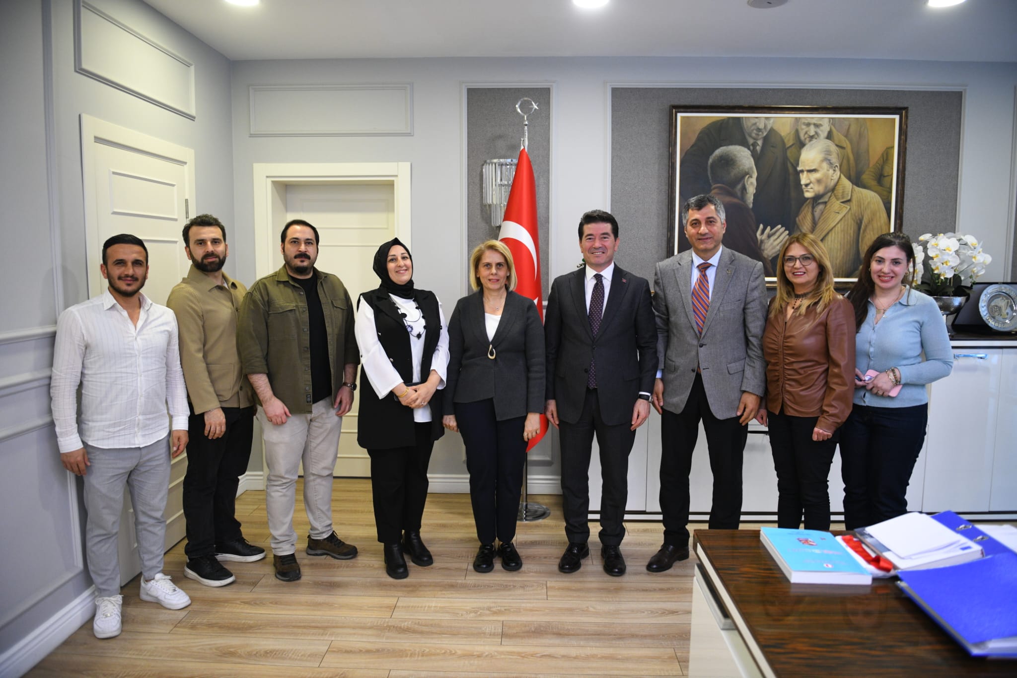 TMMOB Jeofizik Mühendisleri Odası Trabzon Şube 12. Yönetim kurulu Başkanı Prof. Dr. Hakan Karslı ve yönetim kurulu üyeleri, Ortahisar Belediye Başkanı Sayın Ahmet KAYA'yı makamında ziyaret etti.