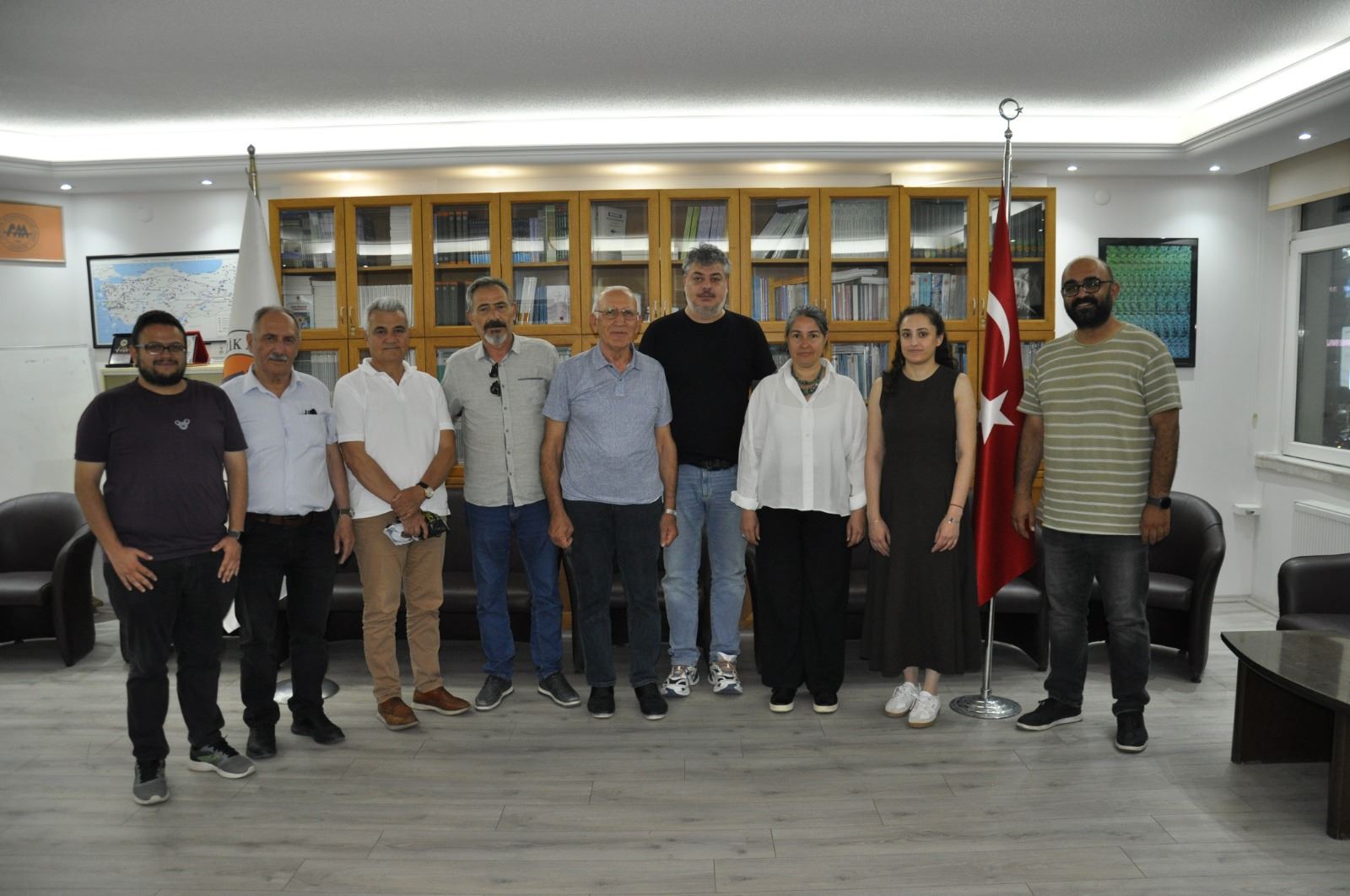 Türkiye Petrolleri Anonim Ortaklığında uzun yıllar emek vermiş değerli meslek büyüklerimiz Odamızı ziyaret etti.