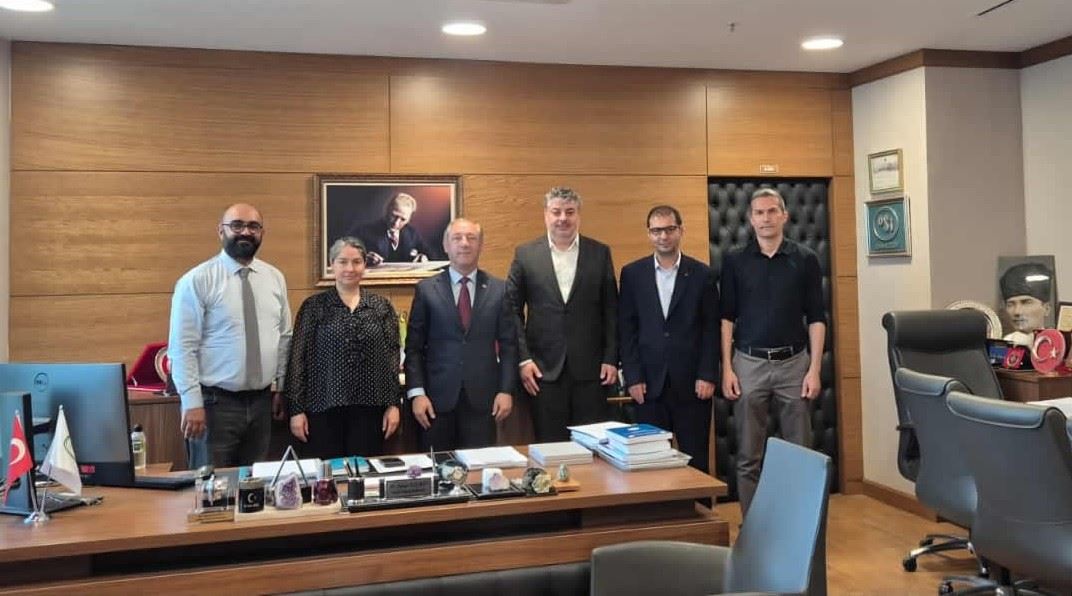 DSİ Genel Müdürlüğü Jeoteknik Hizmetler Dairesi Başkanı Sayın Dr. Ayhan Koçbay, makamında ziyaret edildi.