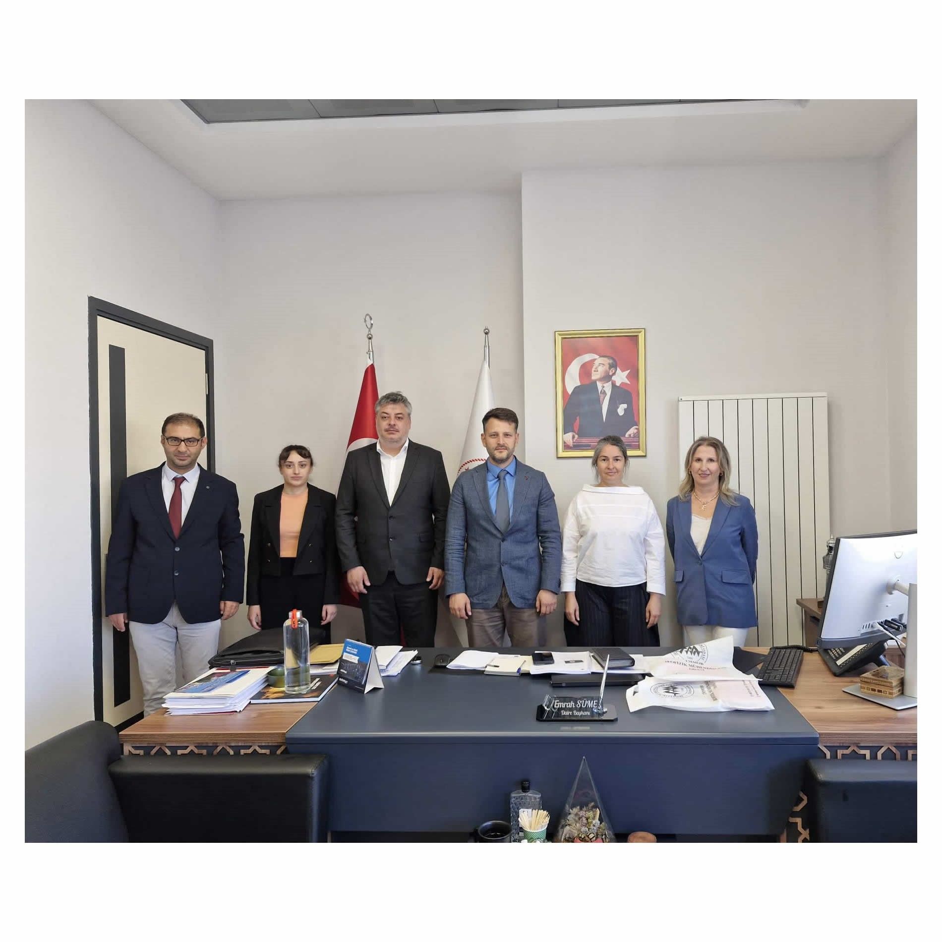 Çevre, Şehircilik ve İklim Değişikliği Bakanlığı Yapı İşleri Genel Müdürlüğü Afet Hasarları Tespiti Dairesi Başkanı Sayın Emrah Süme’yi ziyaret ettik.