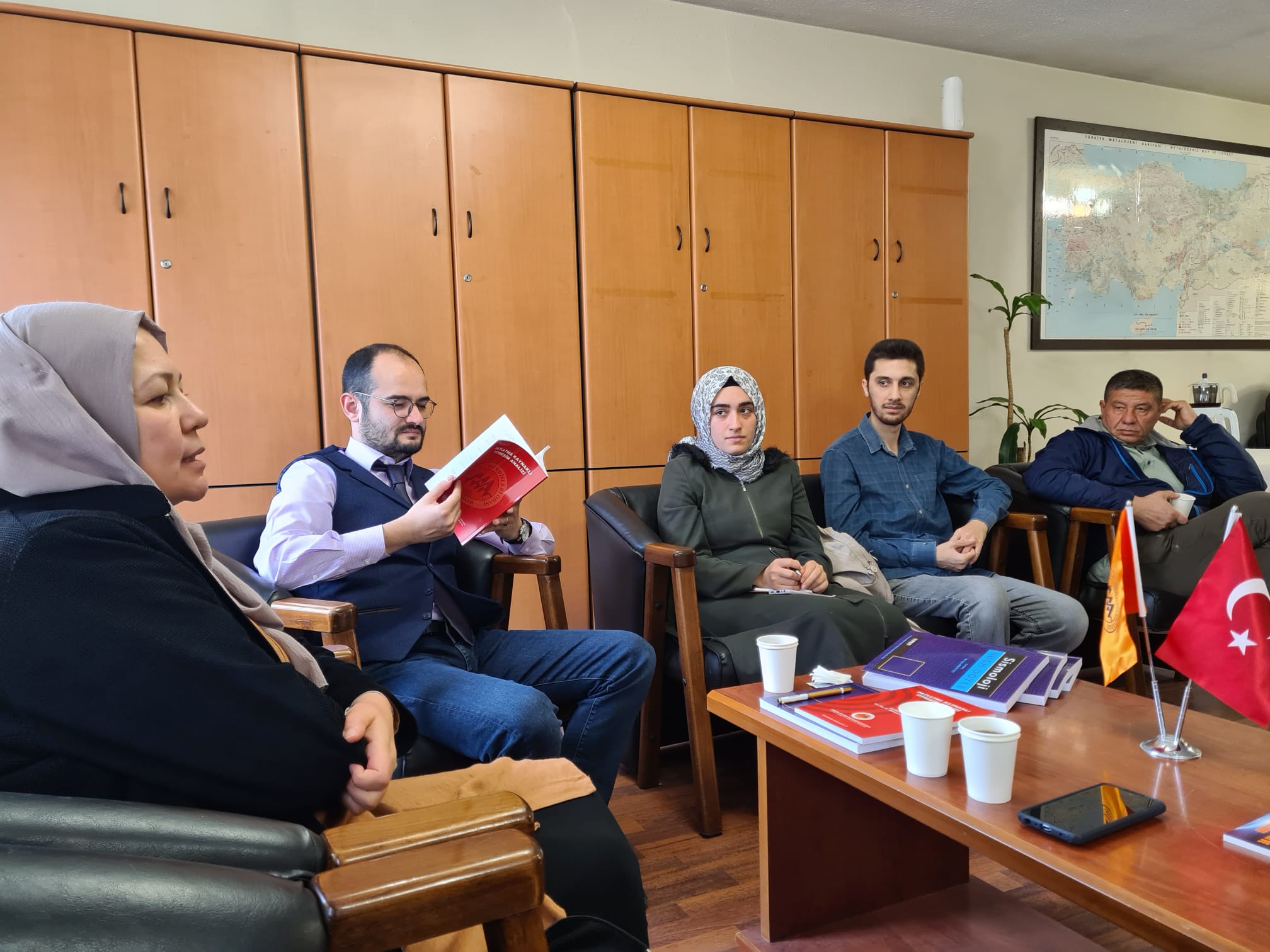 M. FEYZA AKKOYUNLU SÖYLEŞİ VE İMZA GÜNÜ