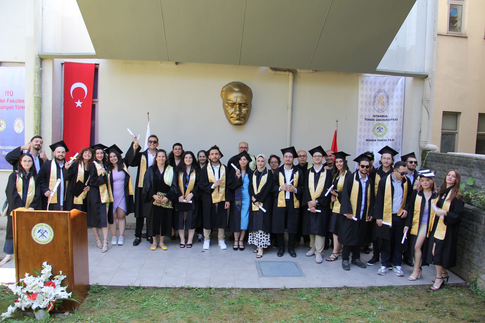 İSTANBUL TEKNİK ÜNİVERSİTESİ JEOFİZİK MÜHENDİSLİĞİ BÖLÜMÜ MEZUNİYET TÖRENİ