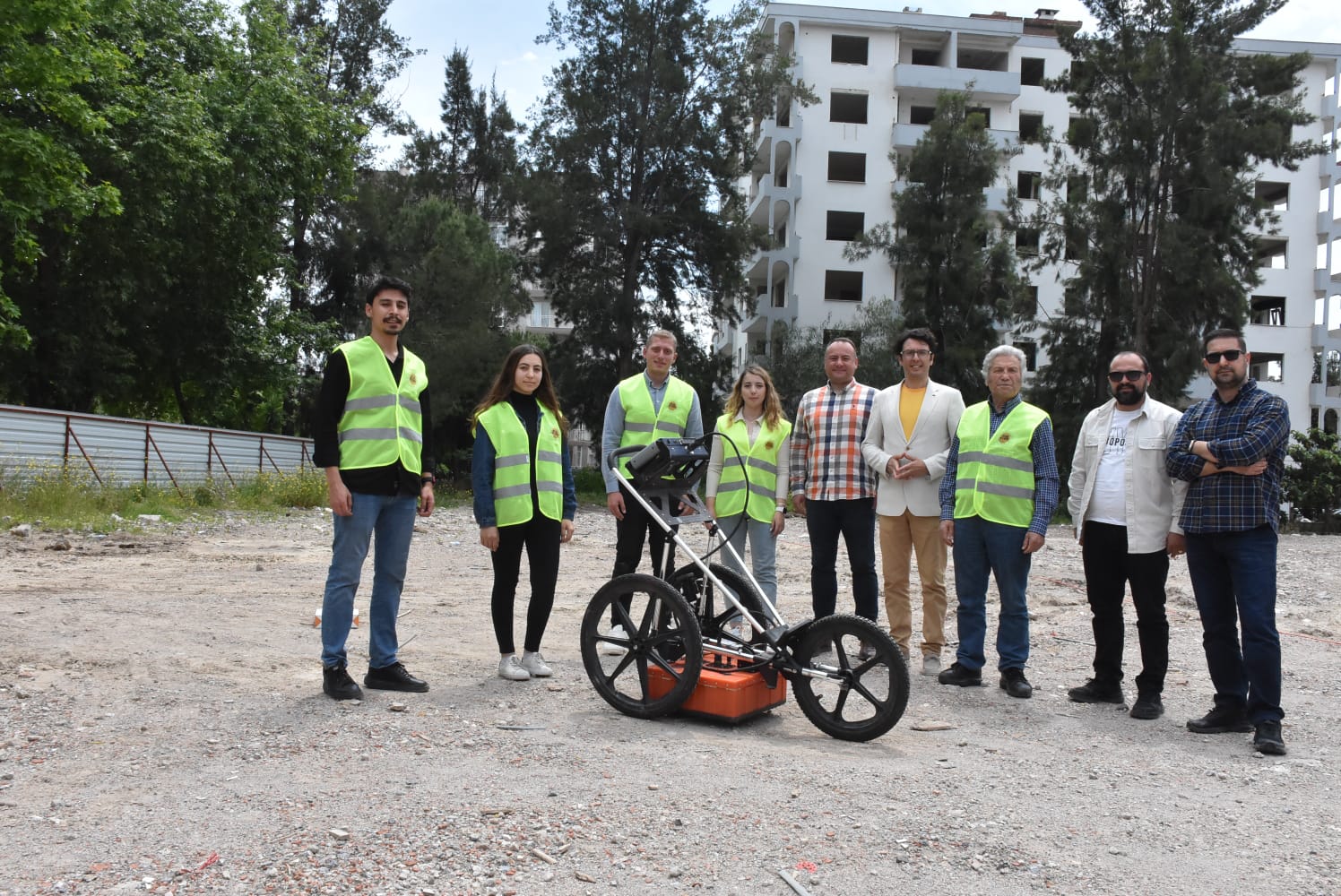 DHA'NA HASARSIZ YAPI İNCELEMELERİNDE KULLANILAN JEOFİZİK YÖNTEMLER VE ZEMİN ETÜTLERİNDE KULLANILAN JEOFİZİK YÖNTEMLER HAKKINDA YAPILAN AÇIKLAMA
