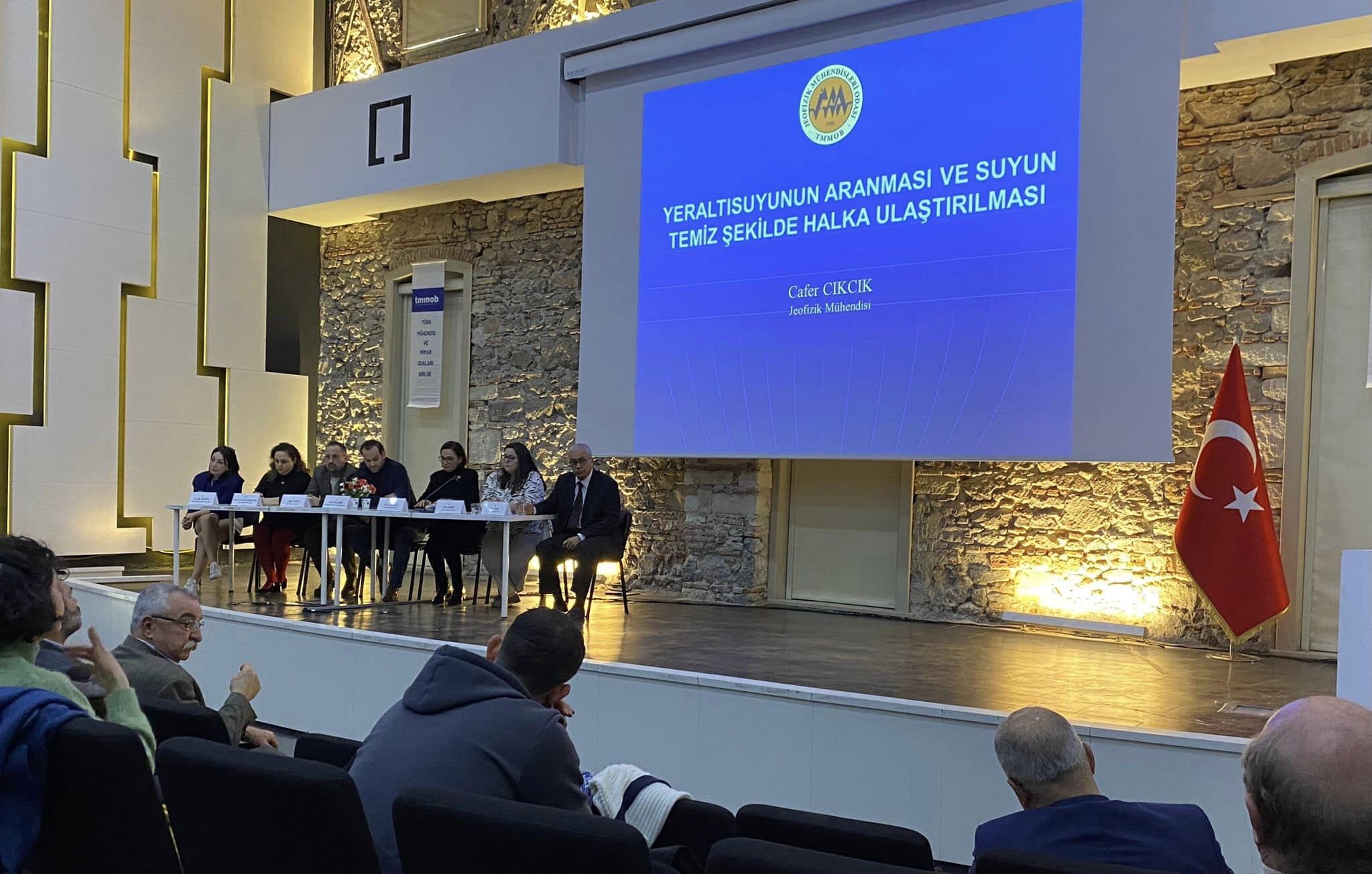 DÜNYA SU GÜNÜ PANELİ'NDE ŞUBE YÖNETİM KURULU ÜYESİ CAFER CIKCIK TARAFINDAN "YERALTISUYUNUN ARANMASI VE SUYUN TEMİZ ŞEKİLDE HALKA ULAŞTIRILMASI" SUNUMU YAPMIŞTIR.