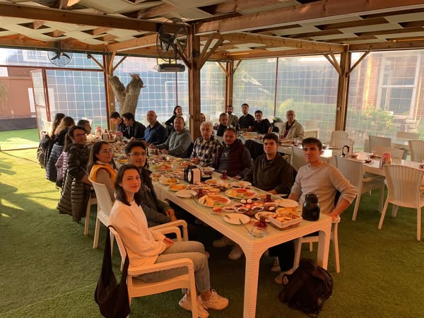 ÜYELER VE DEÜ JET ÖĞRENCİ TOPLULUĞU KAHVALTI ETKİNLİĞİ