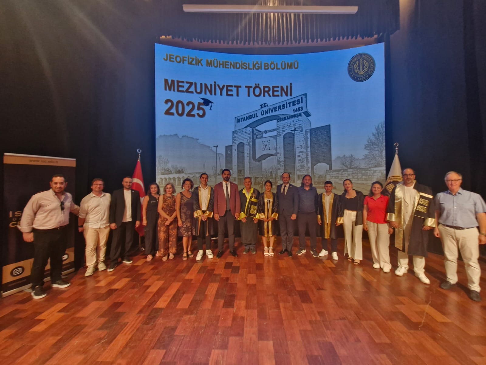 İSTANBUL ÜNİVERSİTESİ-CERRAHPAŞA JEOFİZİK MÜHENDİSLİĞİ BÖLÜMÜ MEZUNİYET TÖRENİ