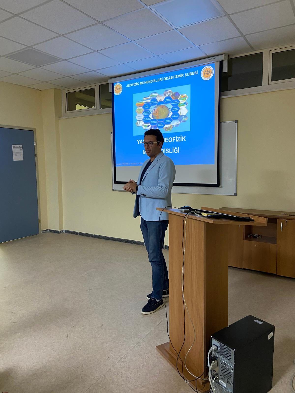 DEÜ JEOFİZİK MÜHENDİSLİĞİ BÖLÜMÜ 2025-2026  ÖRETİM YILI AÇILIŞI ORYANTASYONUNDA KATILIM SAĞLANDI