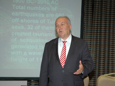 PROF DR AHMET ERCANDAN DEPREM VE SİYASET KONULU SUNUM