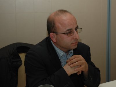 GEOTEKNİK ARAŞTIRMALARDA AKTİF VE PASİF KAYNAKLI YÜZEY DALGA YÖNTEMİ İLE ÖLÇÜ ALIMI DEĞERLENDİRME VE YORUMLAMA KURSU