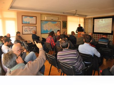 JEOFİZİK ELEKTRİK YÖNTEMLERİNDE 2 BOYUTLU TOMOGRAFİ VE ARAZİ UYGULAMALARI KONULU SÖYLEŞİTARTIŞMA 14 OCAK 2017 ANKARA DA YAPILDI
