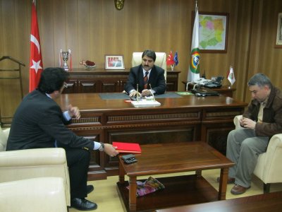 BİNGÖL BELEDİYE BAŞKANI SN SERDAR ATALAY’A MESLEĞİMİZE YAPMIŞ OLDUĞU KATKILARINDAN DOLAYI PLAKET VERİLDİ