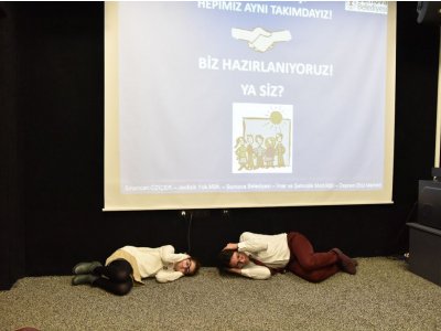 CEM BAKİOĞLU ANADOLU LİSESİ VE ZÜBEYDE HANIM EĞİTİM KURUMLARI`NDA MESLEK TANITIMI VE TEMEL AFET BİLİNCİ EĞİTİMİ VERİLDİ