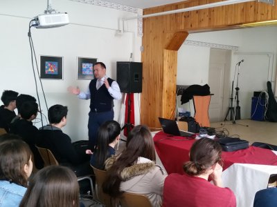 BORNOVA HATİCE GÜZELCAN ANADOLU LİSESİ`NDE MESLEKİ TANITIM VE TEMEL AFET BİLİNCİ EĞİTİMİ SEMİNERİ VERİLDİ