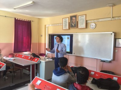 GÜLSEFA KAPANCIOĞLU ANADOLU LİSESİ`NDE MESLEKİ TANITIM VE TEMEL AFET BİLİNCİ EĞİTİMİ SEMİNERLERİ VERİLDİ
