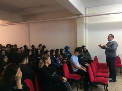 KARABAĞLAR YUNUS EMRE ANADOLU LİSESİ VE VALİ NEVZAT AYAZ ANADOLU LİSESİ`NDE MESLEKİ TANITIM SEMİNERİ VERİLDİ