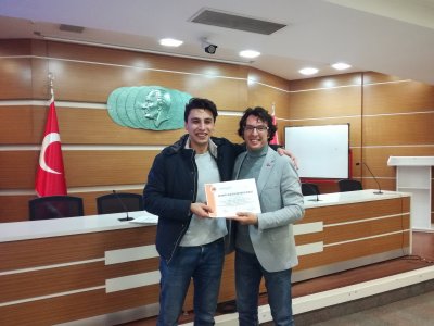 SİSMİK KIRILMA VE YÜZEY DALGALARININ ÇOK KANALLI ANALİZİ AKTİF VE PASİF KAYNAKLI REMİ YÖNTEMLERİ 1B VE 2B SAHA UYGULAMASI VE DEĞERLENDİRİLMESİ KURSU GERÇEKLEŞTİRİLDİ