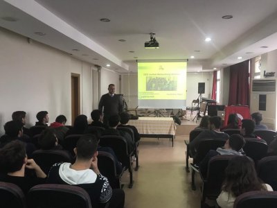 ŞEHİT ERKAN ÖZCAN ANADOLU LİSESİ`NDE MESLEK TANITIM SUNUMU YAPILDI
