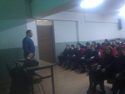 KARABAĞLAR FEVZİ ÖZAKAT İLKKURŞUN ANADOLU LİSESİ VE İNÖNÜ ANADOLU LİSESİ`NDE MESLEK TANITIM SUNUMU YAPILMIŞTIR