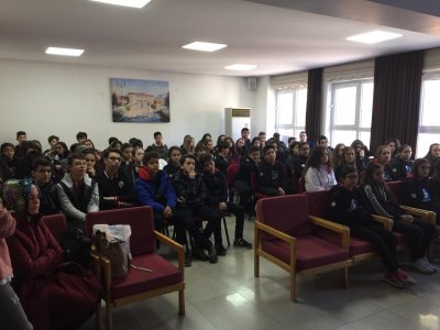 YAHYA KEMAL BEYATLI ORTAOKULU`NDA MESLEK TANITIM VE TEMEL AFET BİLİNCİ EĞİTİMİ SEMİNERLERİ VERİLDİ