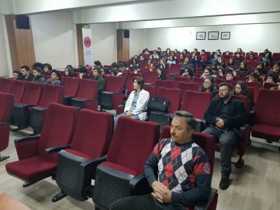 TÜRKİYE`NİN EN DEĞERLİ VE KÖKLÜ EĞİTİM KURUMLARINDAN İZMİR FEN LİSESİ`NDE MESLEK TANITIM VE TEMEL AFET BİLİNCİ EĞİTİM SUNUMU YAPILDI