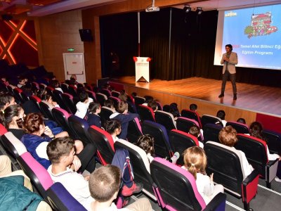 17 MART DEPREM HAFTASI KAPSAMINDA ZÜBEYDE HANIM EĞİTİM KURUMLARI BORNOVA KAMPÜSÜNDE TEMEL AFET BİLİNCİ EĞİTİM SEMİNERİ VERİLDİ