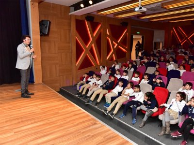 17 MART DEPREM HAFTASI KAPSAMINDA ZÜBEYDE HANIM EĞİTİM KURUMLARI BORNOVA KAMPÜSÜNDE TEMEL AFET BİLİNCİ EĞİTİM SEMİNERİ VERİLDİ