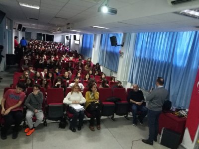 YUNUS EMRE ANADOLU LİSESİ`NDE MESLEK TANITIM SEMİNERİ YAPILDI