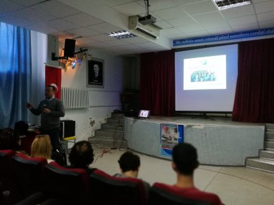 YUNUS EMRE ANADOLU LİSESİ`NDE MESLEK TANITIM SEMİNERİ YAPILDI