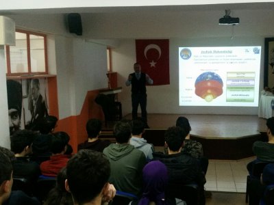 CEM BAKİOĞLU ANADOLU LİSESİ`NDE MESLEK TANITIM VE TEMEL AFET BİLİNCİ EĞİTİM SEMİNERLERİ VERİLDİ