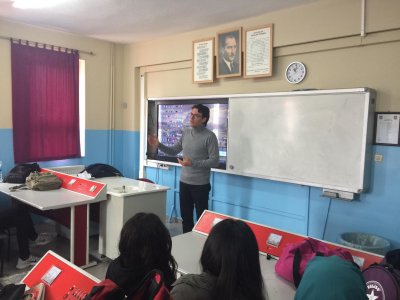 GÜLSEFA KAPANCIOĞLU ANADOLU BLİSESİ`NDE MESLEK TANITIM SEMİNERİ VE TEMEL AFET BİLİNCİ EĞİTİM SEMİNERİ VERİLDİ