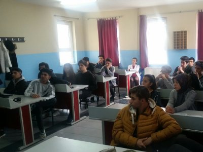 GÜLSEFA KAPANCIOĞLU ANADOLU BLİSESİ`NDE MESLEK TANITIM SEMİNERİ VE TEMEL AFET BİLİNCİ EĞİTİM SEMİNERİ VERİLDİ