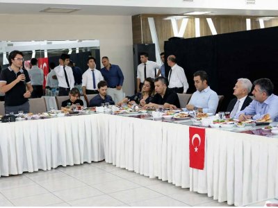 BAYRAKLI BELEDİYE BAŞKANI SAYIN SERDAR SANDAL İLE YAPILAN STRATEJİK PLAN TOPLANTISINA KATILIM SAĞLANDI