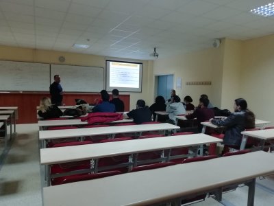 DEÜ JEOFİZİK MÜHENDİSLİĞİ BÖLÜM ÖĞRENCİLERİNE ARKEOJEOFİZİK YÖNTEMLER KONULU SEMİNER VERİLDİ