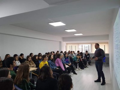 İZMİR SİMYA KOLEJİ`NDE MESLEK TANITIM VE TEMAL AFET BİLİNCİ SUNUMU YAPILDI