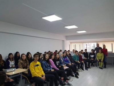 İZMİR SİMYA KOLEJİ`NDE MESLEK TANITIM VE TEMAL AFET BİLİNCİ SUNUMU YAPILDI