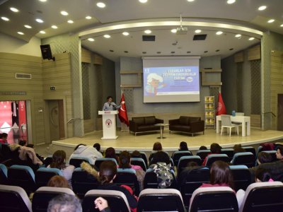 BORNOVA KÜLTÜR MERKEZİ`NDE ÇOÇUKLARA DEPREM HAKKINDA FARKINDALIK EĞİTİMİ VERİLDİ