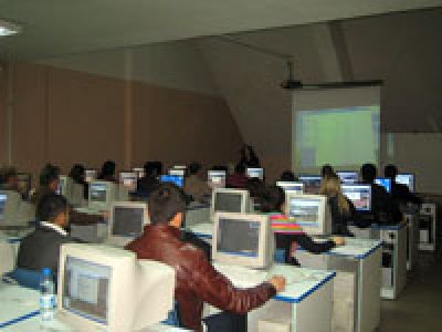 SİSMİK YANSIMA YÖNTEMİ VE VERİ İŞLEM KURSU GERÇEKLEŞTİRİLDİ
