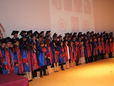 CUMHURİYET ÜNİVERSİTESİ MEZUNİYET TÖRENİ YAPILDI