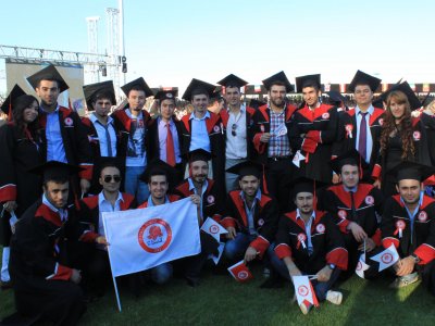 SÜLEYMAN DEMİREL ÜNİVERSİTESİ MEZUNİYET TÖRENİ YAPILDI