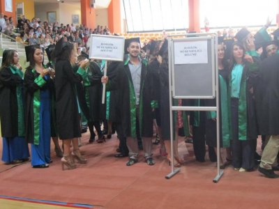 KOCAELİ ÜNİVERSİTESİ MEZUNİYET TÖRENİ YAPILDI
