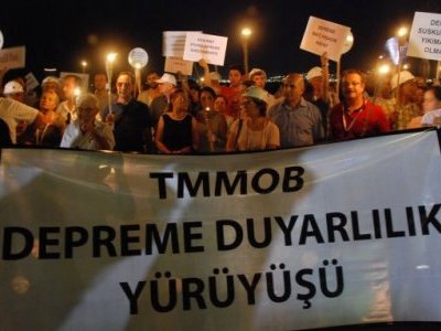 MEŞALELİ YÜRÜYÜŞ YAPILDI