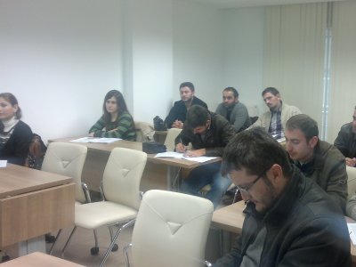 MASW REMI İLE ZEMİN PARAMETRELERİNİN BELİRLENMESİ: ÖLÇÜ ALIMI DEĞER VE YORUMLAMA KURSU YAPILDI