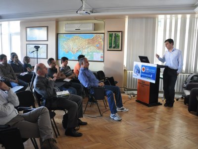 `YAPI JEOFİZİĞİ` SEMİNERİ YAPILDI