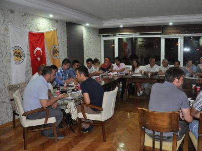 ANKARA‘DA KURUMLARDA STAJ YAPAN JEOFİZİK MÜHENDİSLİĞİ BÖLÜMÜ ÖĞRENCİLERİYLE İFTAR YAPILDI