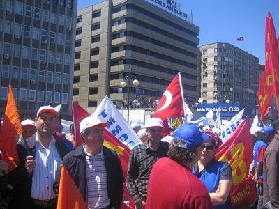TMMOB JEOFİZİK MÜHENDİSLERİ ODASI OLARAK 1 MAYISTA TMMOB BAYRAĞI ALTINDA MEYDANLARDAYDIK