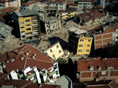 23 EKİM 2011 VAN DEPREMİNİN 3 YILDÖNÜMÜ
ÜLKEMİZİN DEPREM GERÇEĞİNİ UNUTMAYACAĞIZ