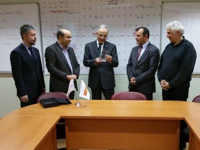 MURAT KARAYALÇIN`A TEŞEKKÜR PLAKETİ VERİLDİ